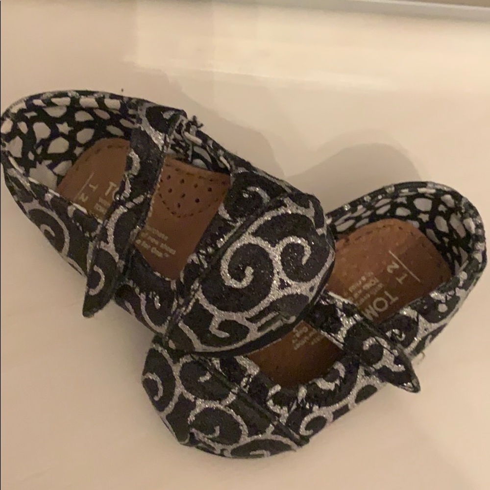Infant size 2 TOMS
